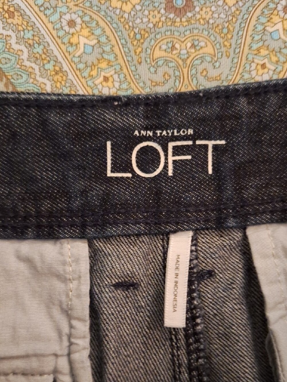 LOFT Dark Blue Denim Casual Women's Shorts. Size 2 - Picture 3 of 5